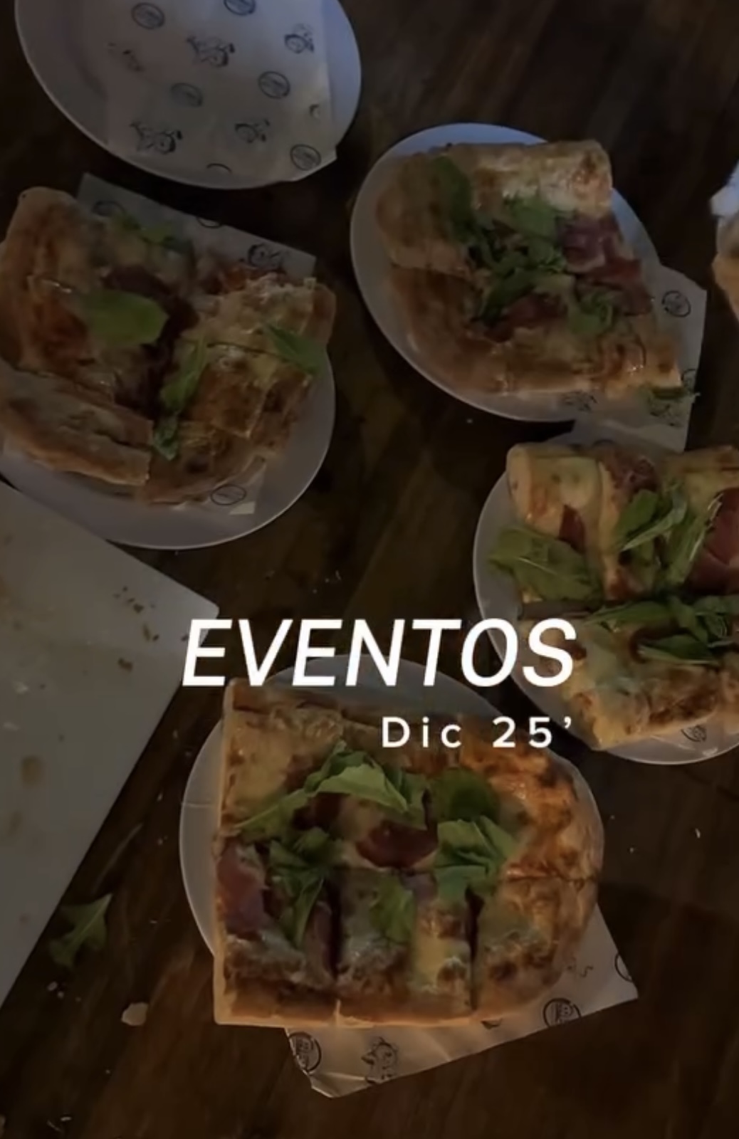 Pizzetas servidas en un evento